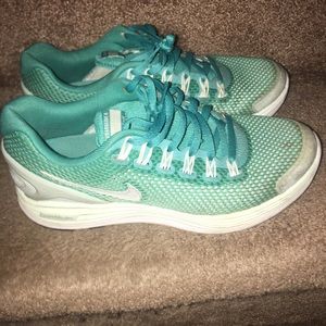 Nike sneakers women’s 6.5